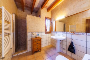 Vasca, asciugacapelli, asciugamani