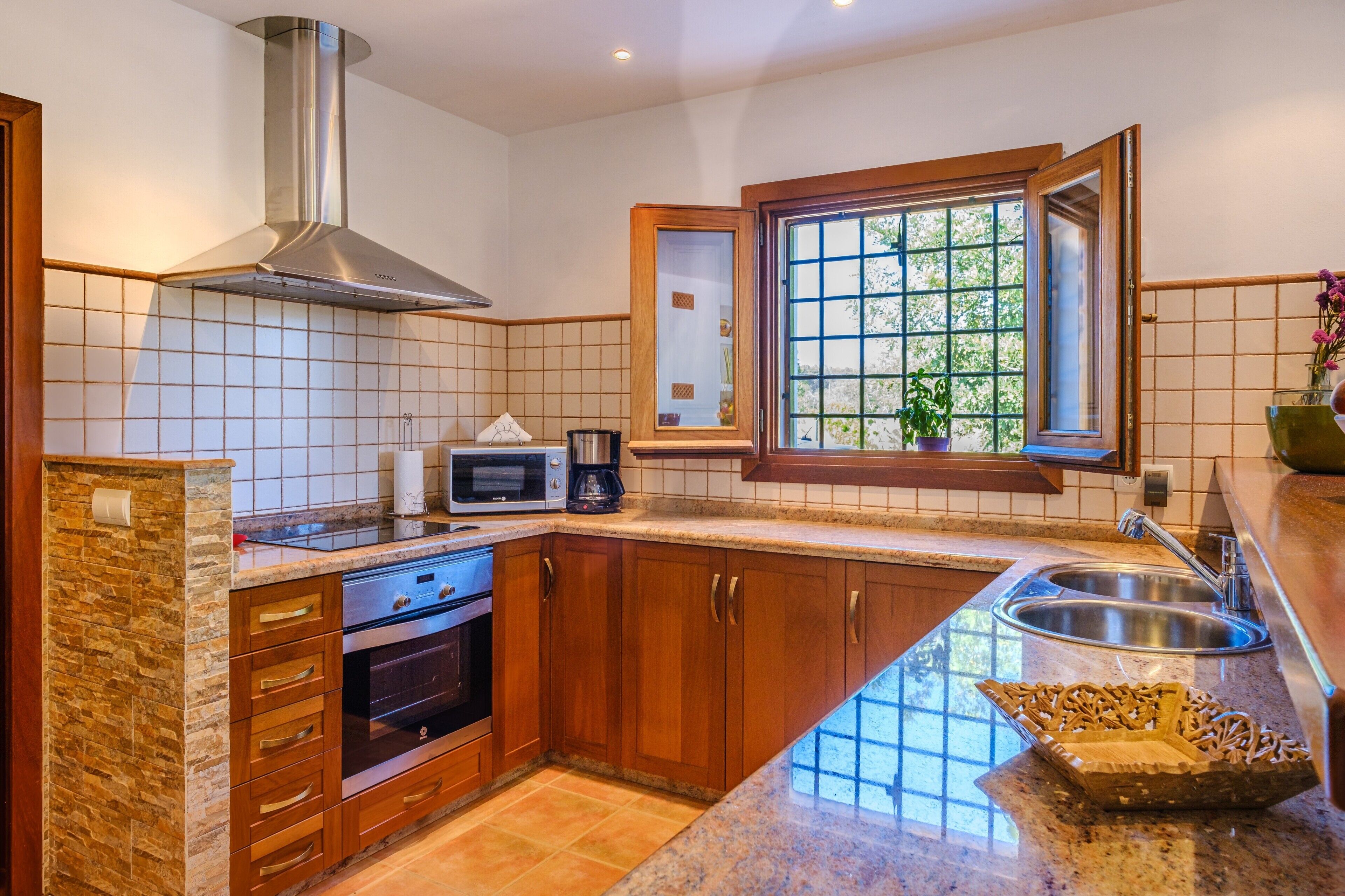 冰箱、微波炉、烤箱、炉灶