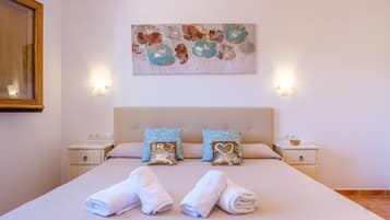 3 bedrooms, iron/ironing board, free WiFi, bed sheets