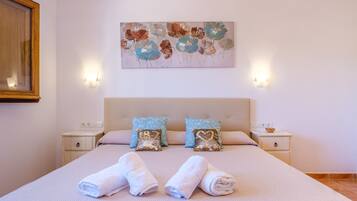 3 dormitorios, tabla de planchar con plancha, wifi gratis y ropa de cama