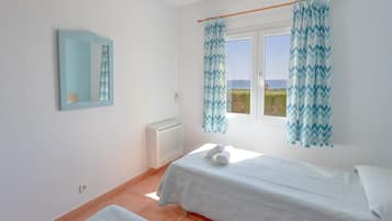 3 bedrooms, iron/ironing board, free WiFi, bed sheets