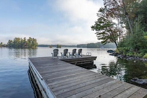 Viehättävä, 4 sänkyä, 2 kylpyhuonetta! Muskoka-huone! Beaumaris! Uskomattomat näkymät!