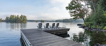 Charming, 4 Bed, 2 Bath! Muskoka Room! Beaumaris! Incredible Views!