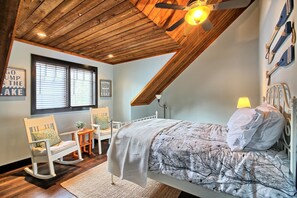 5 bedrooms, iron/ironing board, WiFi, bed sheets