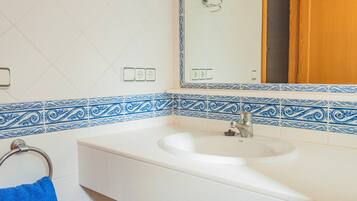 Vasca, asciugacapelli, asciugamani