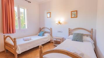 3 camere, ferro/asse da stiro, Wi-Fi gratuito, lenzuola