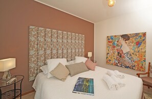 2 chambres, fer et planche à repasser, draps fournis