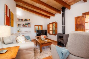 TV, fireplace, DVD player, stereo