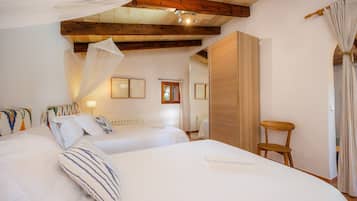 1 habitación, insonorización y tabla de planchar con plancha