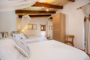 1 chambre, chambres insonorisées, fer et planche à repasser