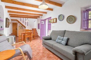 Téléviseur, foyer, lecteur de DVD, chaîne audio