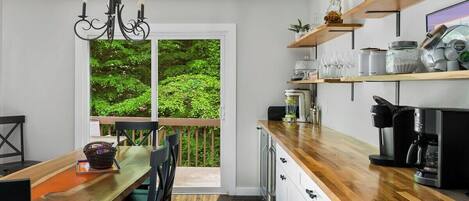 雪櫃、微波爐、焗爐、爐具