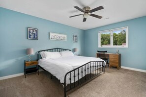 3 bedrooms, iron/ironing board, WiFi, bed sheets