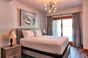 7 bedrooms, bed sheets