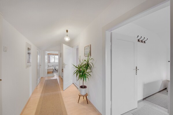 Interior - Vacation apartment Wennesz 2 on Lake Chiemsee with south-facing balcony, mountain view and WLAN (Chieming)