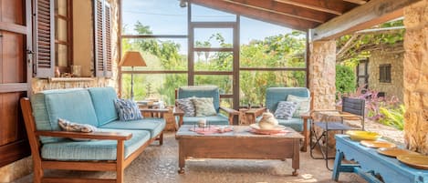 TV, fireplace, DVD player, table tennis