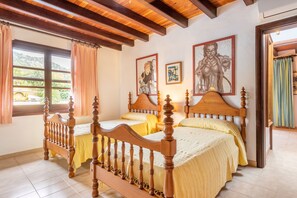 3 chambres, fer et planche à repasser, Wi-Fi gratuit, draps fournis