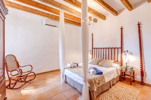 4 bedrooms, iron/ironing board, free WiFi, bed sheets - Mallorcan Country House with Wi-Fi, Pool, Terraces & Air Conditioning; Parking Available (Llucmajor)