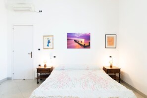 3 bedrooms, iron/ironing board, bed sheets