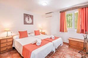 4 habitaciones, tabla de planchar con plancha y wifi gratis 