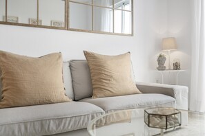 TV - Apartment 'Piso Amplio Y Luminoso Con Garaje' in Conil (Conil de la fra.)