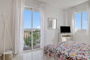 3 bedrooms, iron/ironing board, bed sheets - Apartment 'Piso Amplio Y Luminoso Con Garaje' in Conil (Conil de la fra.)