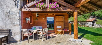 Rustic Holiday Home “Baita Nido tra i Monti” with Mountain View & Terrace