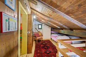 2 bedrooms, iron/ironing board, bed sheets