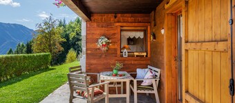 Casa de vacaciones rústica "Baita Nido tra i Monti" con vistas a la montaña y terraza