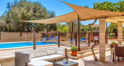 Charming Finca with Pool, Garden, Terrace, Air Conditioning & Wi-Fi