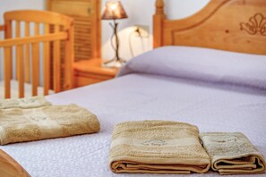 3 bedrooms, iron/ironing board, free WiFi, bed sheets