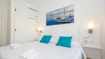 2 slaapkamers, een strijkplank/strijkijzer, gratis wifi, beddengoed