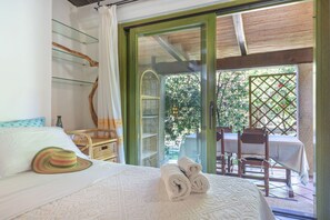 2 bedrooms, iron/ironing board, bed sheets