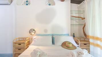 2 bedrooms, iron/ironing board, bed sheets