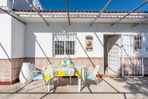 تناول الطعام بالخارج