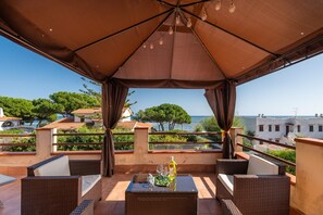 Property grounds - Spacious Villa Ro with Sea View, Mountain View, Wi-Fi, Balcony (Perd'e Sali)
