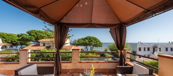 Spacious Villa Ro with Sea View, Mountain View, Wi-Fi, Balcony