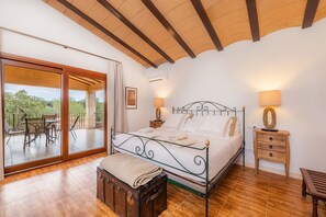 4 bedrooms, iron/ironing board, free WiFi, bed sheets - Fantastic Country House Can Madís with Pool, Garden, Terrace & Mountain View; Parking Available (Costitx)