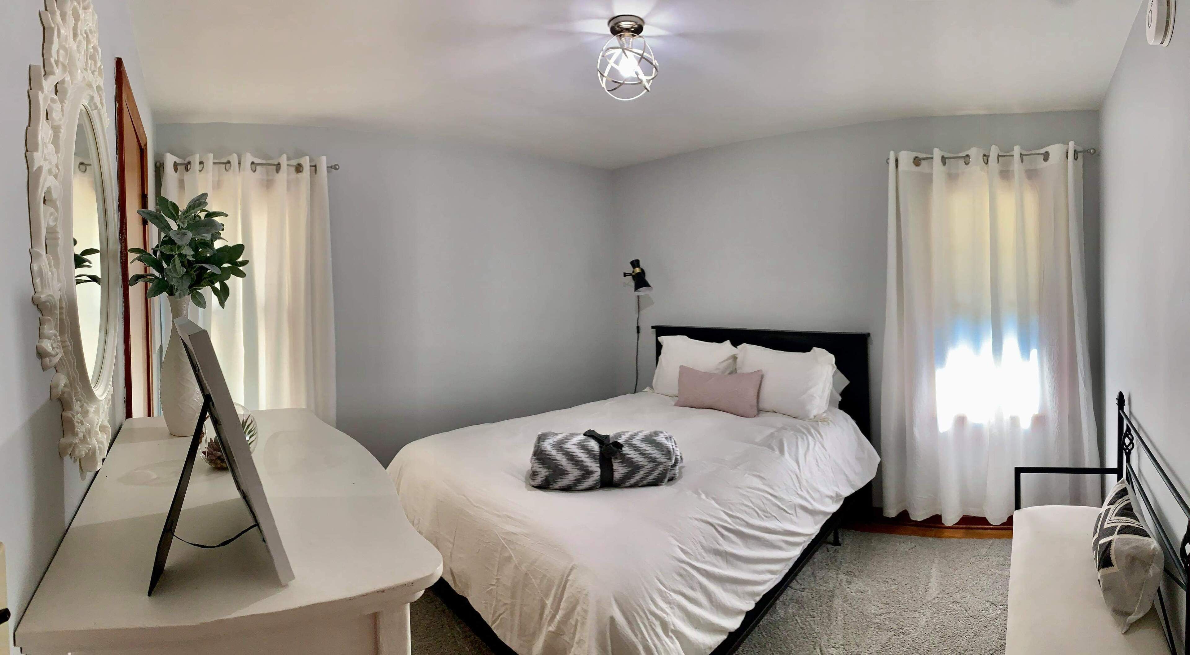 2 slaapkamers, een strijkplank/strijkijzer, reisbedje, gratis wifi