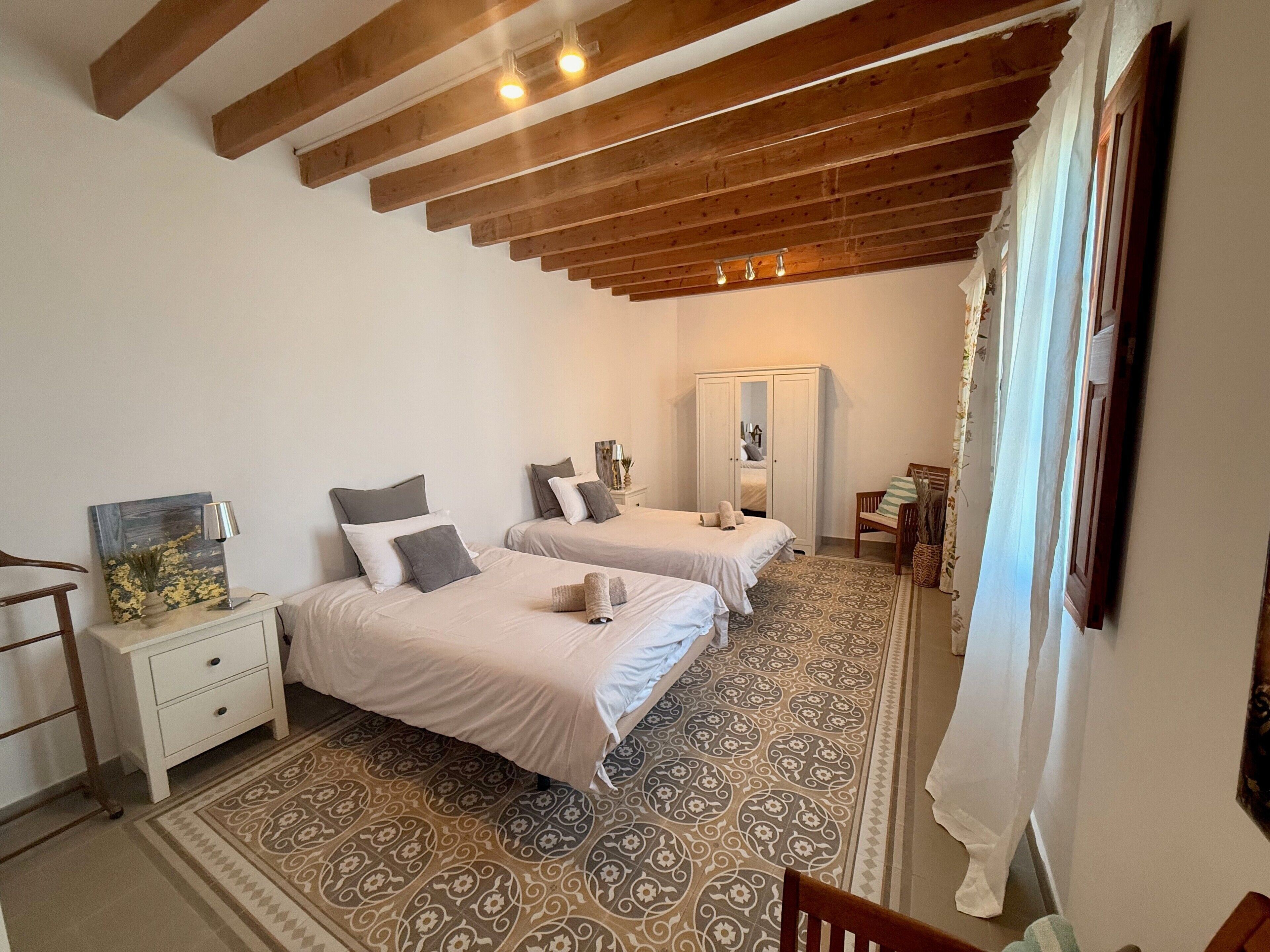 3 habitaciones, tabla de planchar con plancha y wifi gratis 