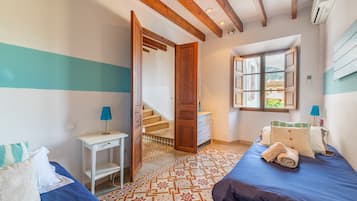 3 bedrooms, iron/ironing board, free WiFi, bed sheets