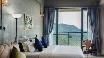 Panoramic Room - Super King Bed | Värdeförvaringsskåp på rummet, mörkläggningsgardiner och gratis wi-fi