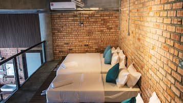房內夾萬、遮光窗簾/窗簾、免費 Wi-Fi、床單
