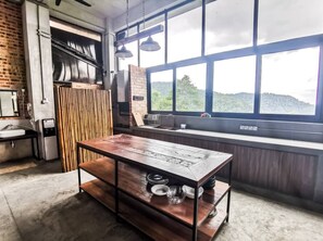 Surian Suite | Private kitchen | Electric kettle - Sembayu Villa (Seremban)