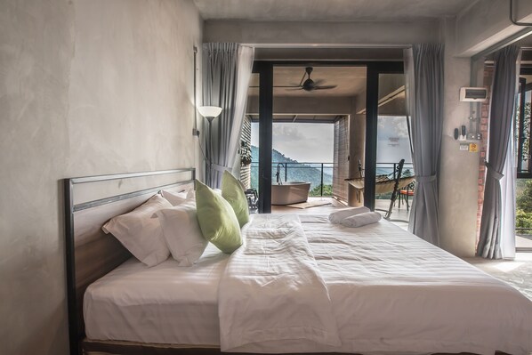In-room safe, blackout curtains, free WiFi, bed sheets