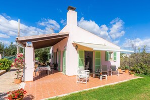 Outdoor dining - Air-Conditioned Holiday Home by the Sea with Pool, Garden, Terrace & Wi-Fi (Son Servera)