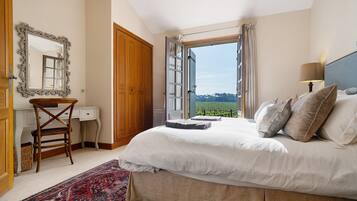 6 bedrooms, iron/ironing board, free WiFi, bed sheets
