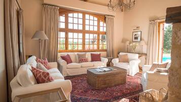 TV, fireplace, DVD player, table tennis