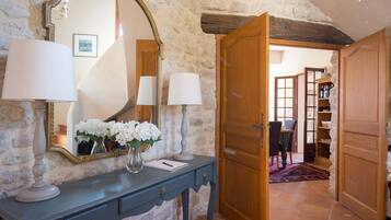 6 Schlafzimmer, Bügeleisen/Bügelbrett, kostenloses WLAN, Bettwäsche