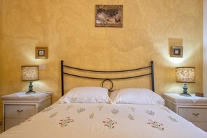 2 chambres, fer et planche à repasser, draps fournis